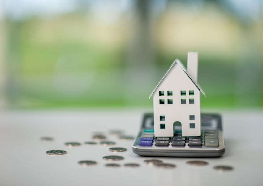 calculator-with-coins-and-home