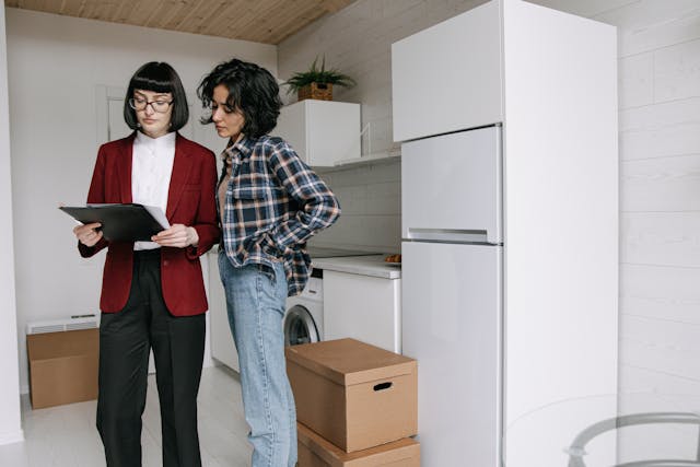 Property Manager talking to a new tenant